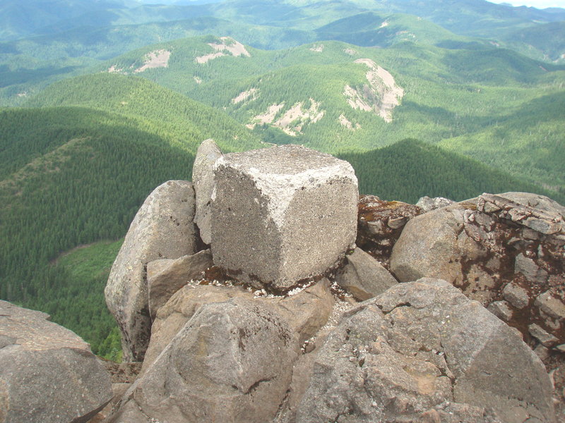 footing of lookout structure